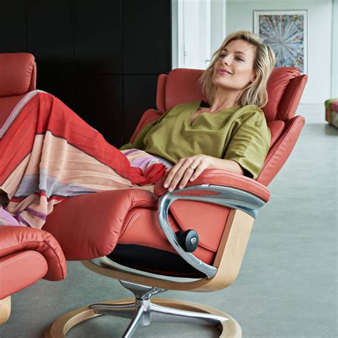 The Stredsless Magic Reclienr: The Future of Comfortable Seating
